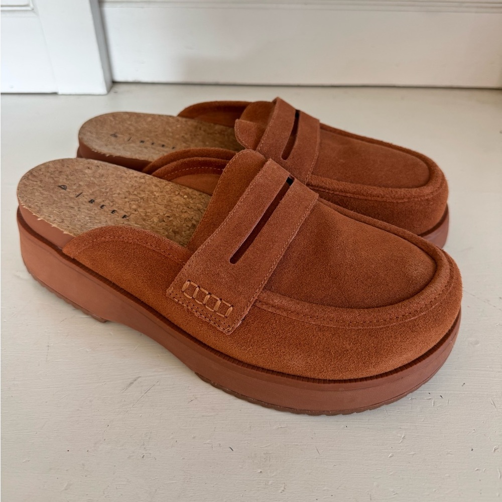 REEF Vista Liana Clogs size 11. Warm brown/cognac color - Picture 2 of 9